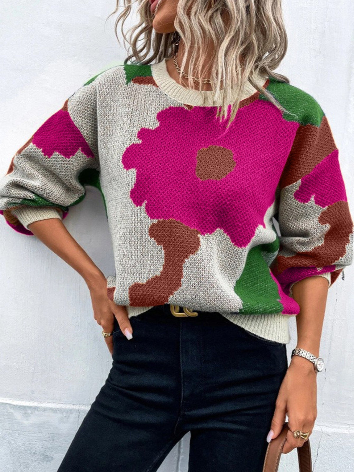 Ernestyna | sweter z kwiatowym wzorem w artystycznym stylu